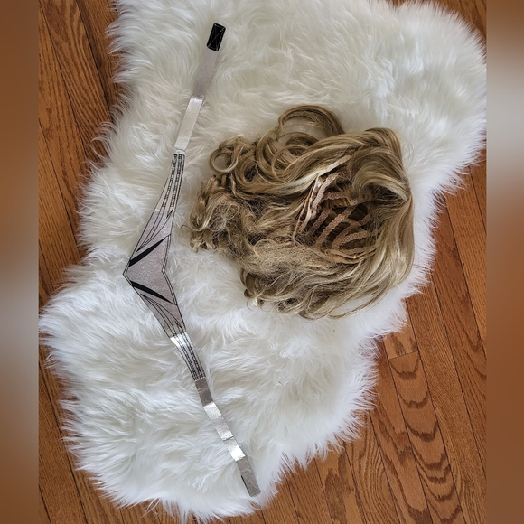 DC Supergirl Costume 🦸‍♀️ - Picture 11 of 12